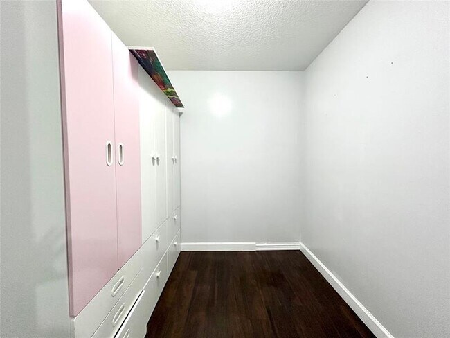 Building Photo - 8948 SW 18th Rd