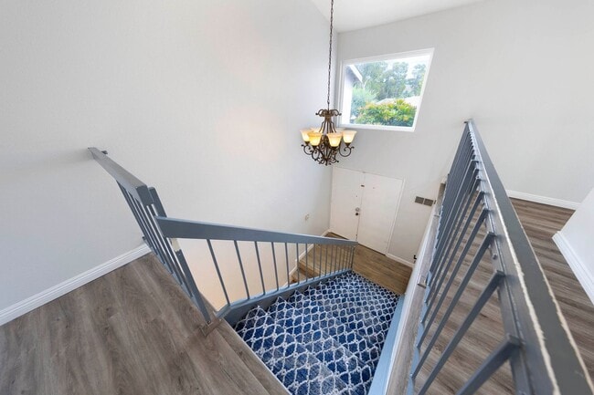 Building Photo - 4 bed, 2.5 bath Townhome Close to Community Pool!