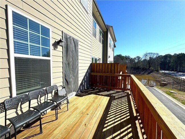 Building Photo - 3311 Park Pointe Cir
