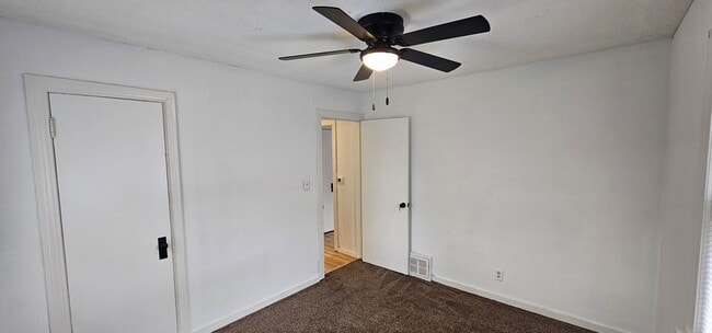 Building Photo - COMING SOON! 2 Bedroom House!!