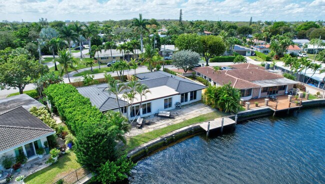 Building Photo - 1981 Coral Gardens Dr