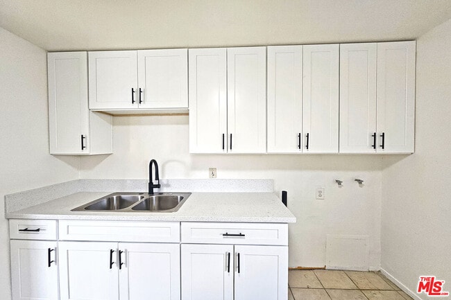 Building Photo - 1214 E 82nd St