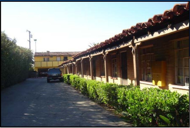 Building Photo - 9124 Huntington Dr