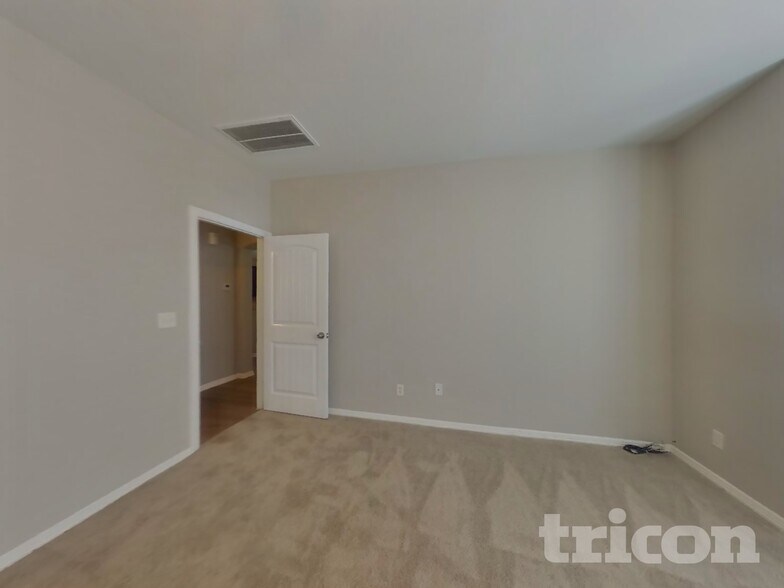 Building Photo - 511 Wolf Dr