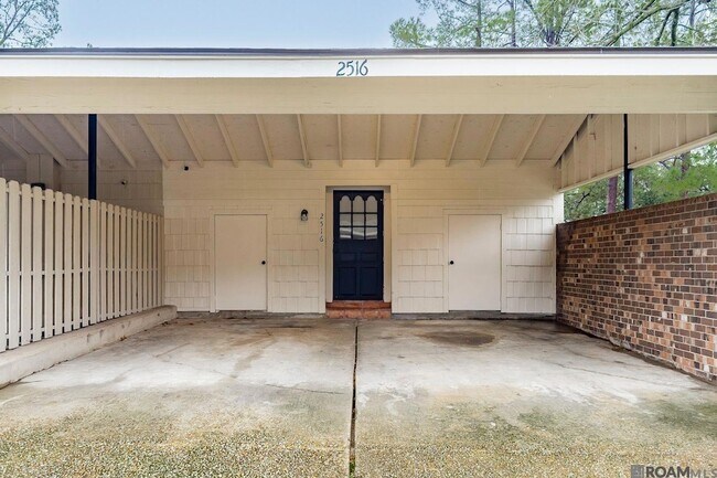 Building Photo - 2516 Shadowbrook Dr