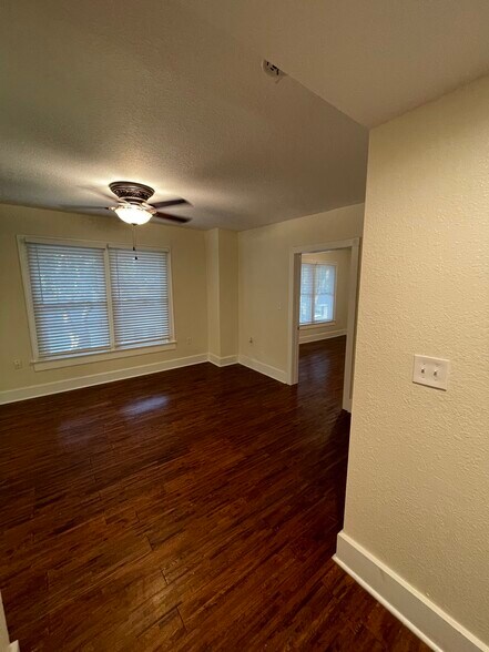 Building Photo - 1032 Granville Ct N