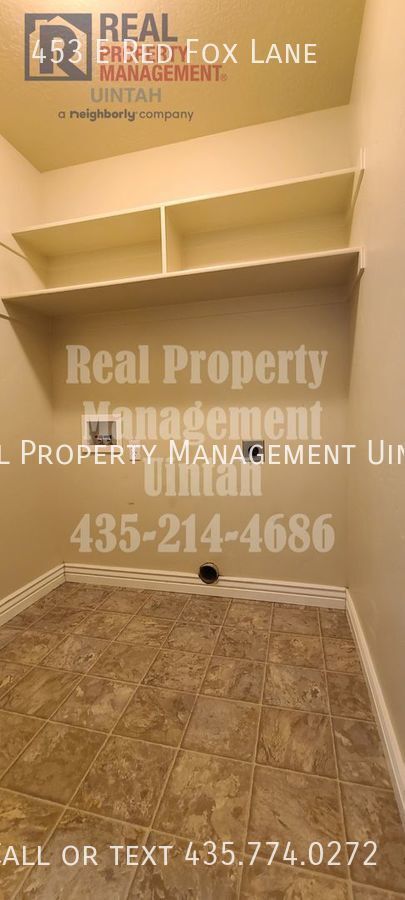 Building Photo - 453 E Red Fox Ln
