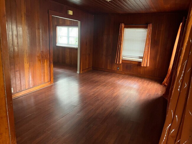 Building Photo - 1101 N Burton St