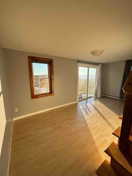 Building Photo - 7661 US-2