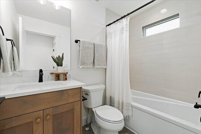 Building Photo - Brand new home stunning Valor Estates in Kuna