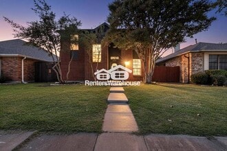 Building Photo - MOVE IN READY Rare Carrollton Home