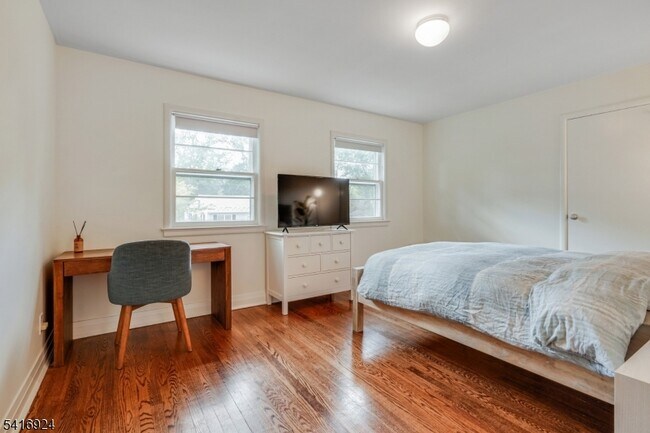 Building Photo - 304 Forest Dr S