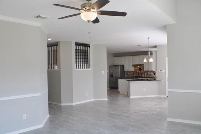 Building Photo - 2411 Rose Hollow Dr