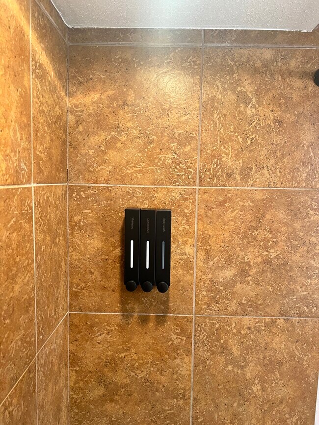 Building Photo - 4041 E Camelback Rd