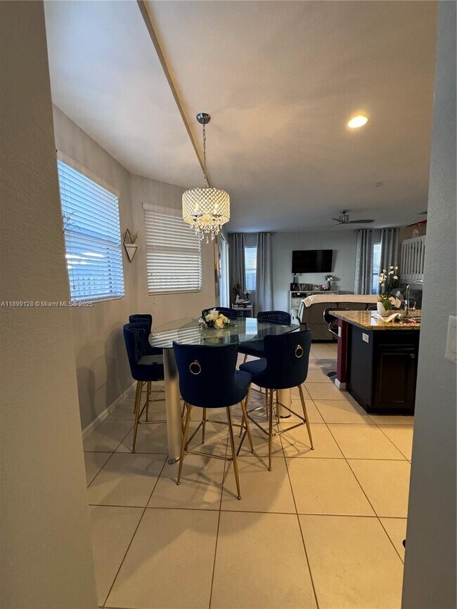 Building Photo - 25001 SW 118 Ct