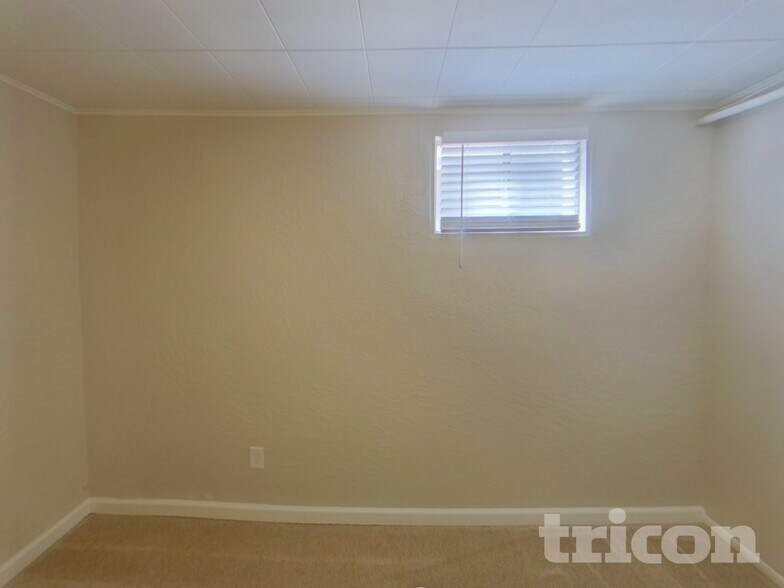 Building Photo - 3514 E La Salle St