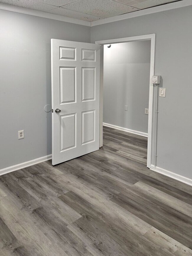 Building Photo - 552 N 10th St