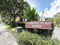 Building Photo - Diamond Head 1/1 with A/C and Parking!