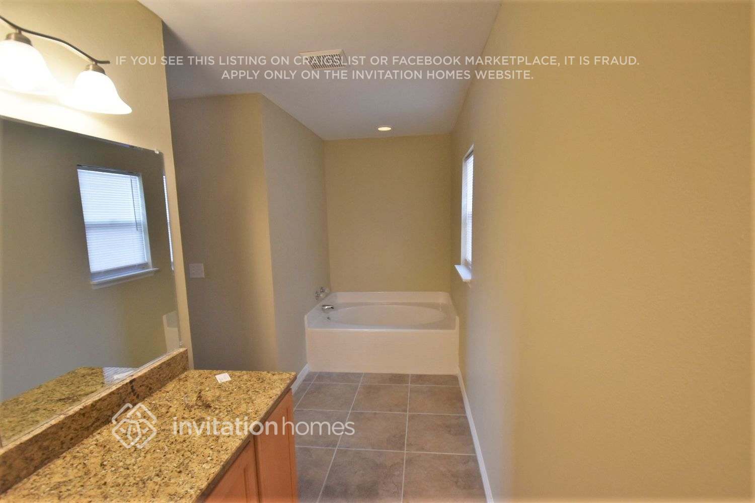 Building Photo - 3876 La Flor Dr