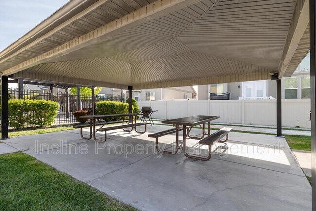 Building Photo - 518 S 2150 W