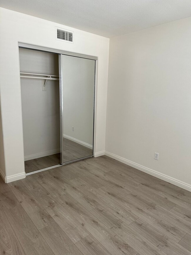 Building Photo - 3 bed  + Loft / 3.5 bath in Placentia, Ora...