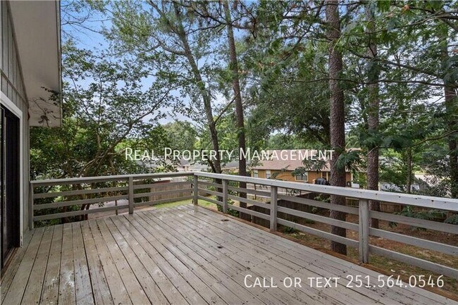 Building Photo - 2004 Pine Needle Dr E