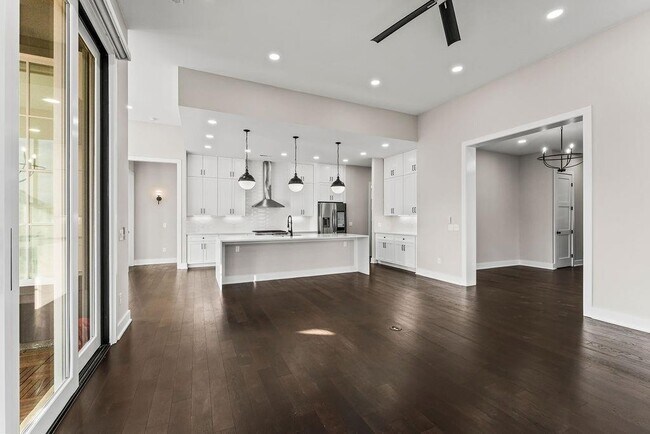 Building Photo - 3505 SW Radiance Ave