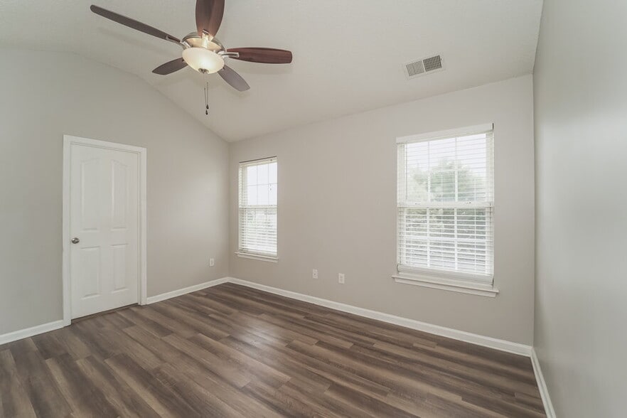 Building Photo - 4705 Fox Thorne Dr