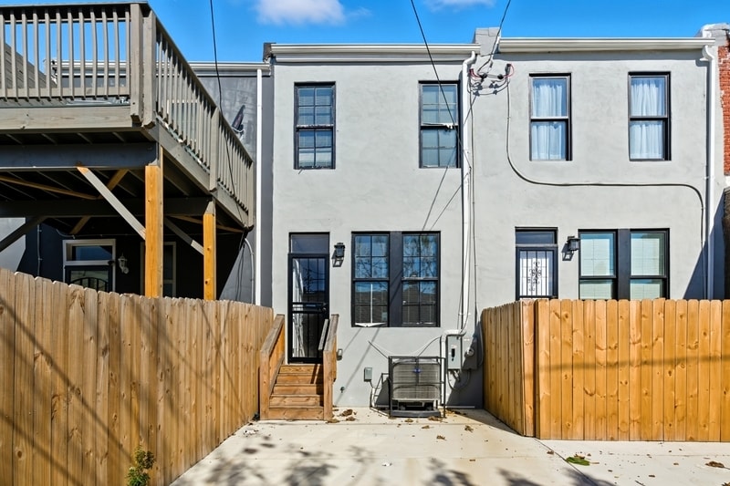 Building Photo - 2215 E Biddle St