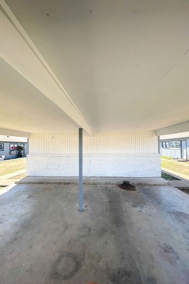 Building Photo - Comfortable 1 Bed 1 Bath Unit for Rent in ...