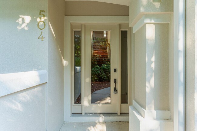 Building Photo - Gorgeous Regatta Bay 3 Bedroom Townhouse!