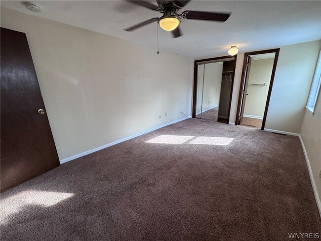 Building Photo - 10761 Main St