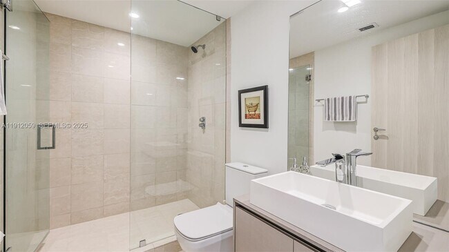 Building Photo - 1000 Brickell Plaza