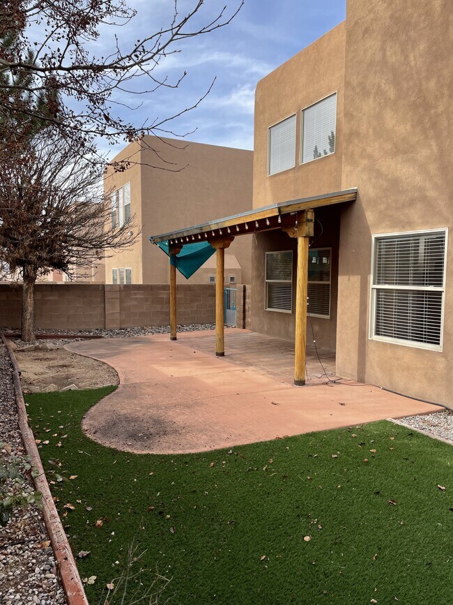 Building Photo - 7304 Via Contenta NE