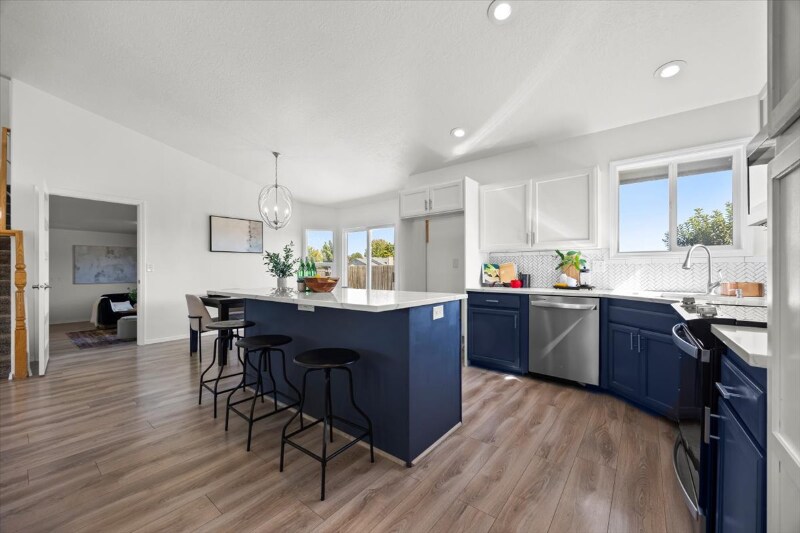 Building Photo - 5174 N Rothmans Ave