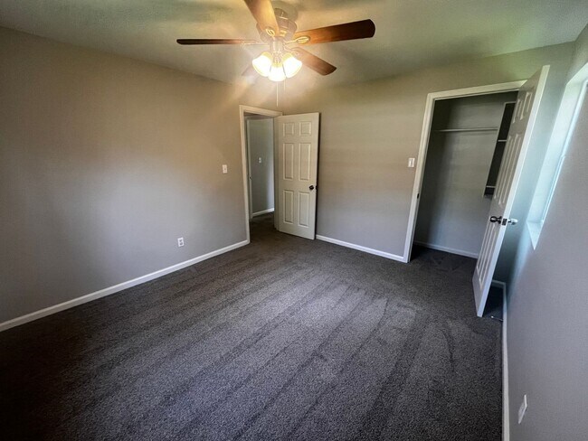 Building Photo - Freshly updated home with privacy fence in...