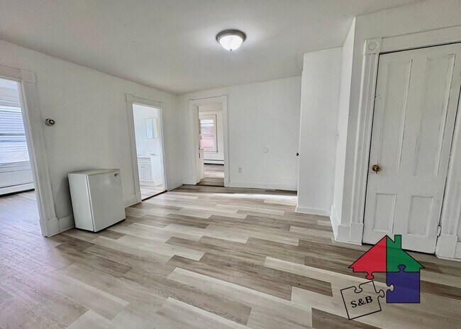 Building Photo - 94 Malletts Bay Ave