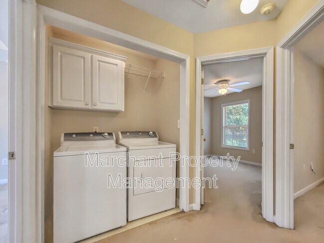 Building Photo - 215 Rexford Dr