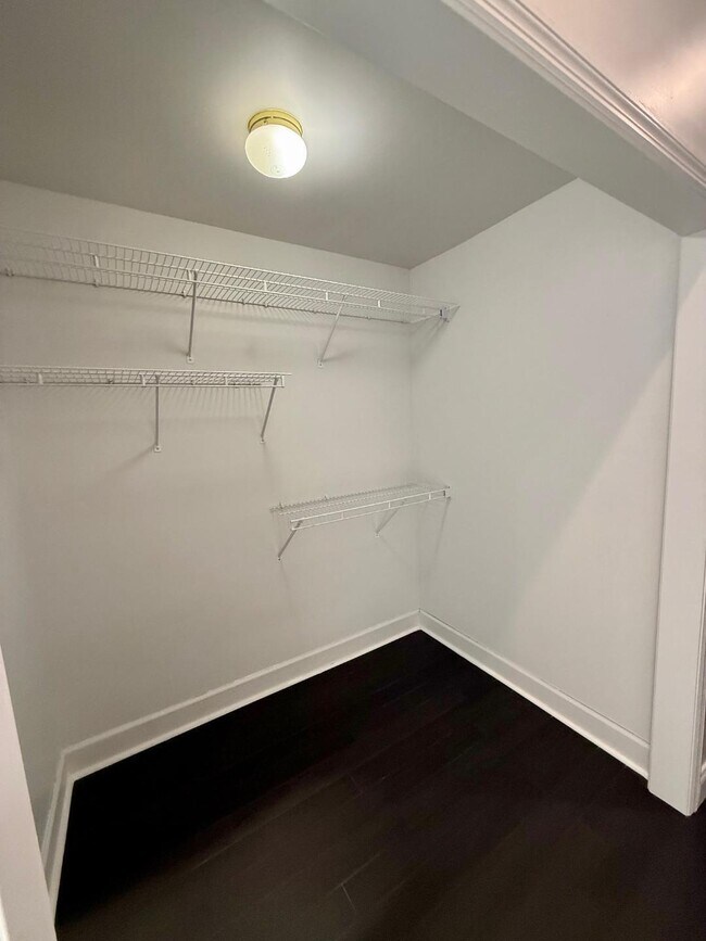 Building Photo - 800 Palomino Ln