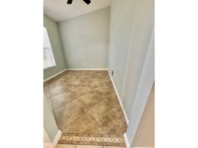 Building Photo - Move-In Ready! 4 Bedroom 2.5 Bath- Cape Coral Home!