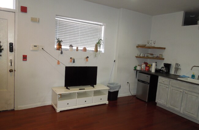 Building Photo - 1801 S 15th St