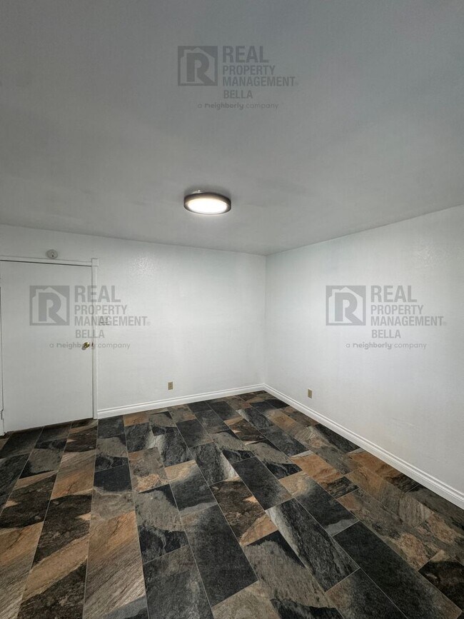 Building Photo - Peaceful Nuevo Living with Gated Driveway, Spacious Layout and Outdoor Living