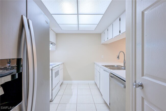 Building Photo - 2370 Naples Trace Cir