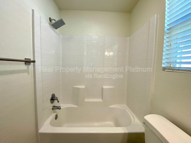 Building Photo - 730 N Bliss Ln