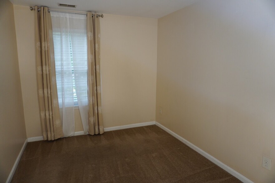 Building Photo - 8381 Township Dr