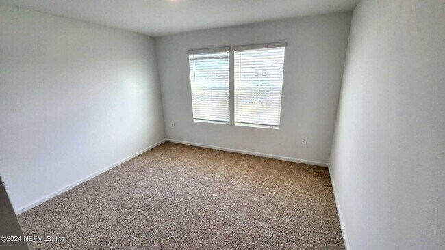 Building Photo - 307 Redbud Rd