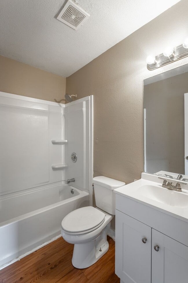 Building Photo - Charming home now available for rent in Ch...