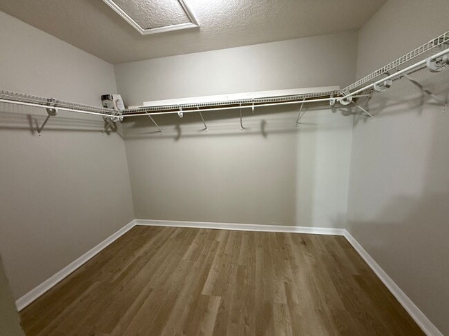 Building Photo - 944 Lost Grove Cir