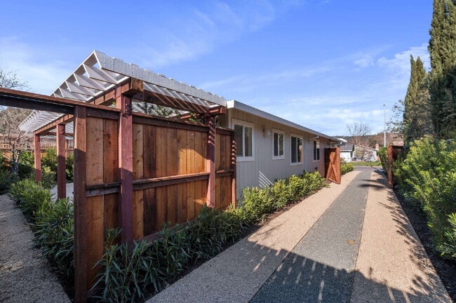 Building Photo - Sonoma 4 Bed 2 Bath Home.
