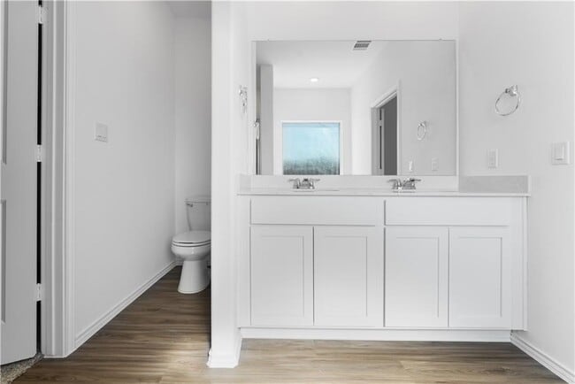 Building Photo - 924 Bluewood Bend